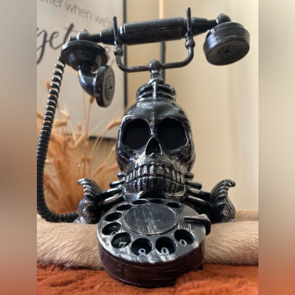 ✨S O L D✨ ➖🎃Halloween Black Spooky Talking Skull Phone-Glowing Spinning Eyes - Picture 3 of 8